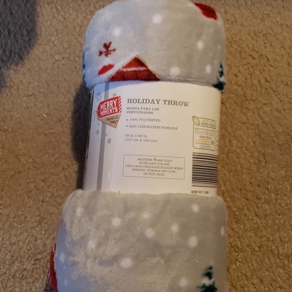 Merry Moments Holiday Throw - Picture 3 of 3